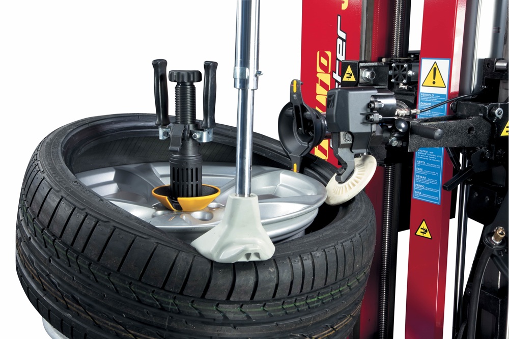 máy ra vào lốp không chạm mâm